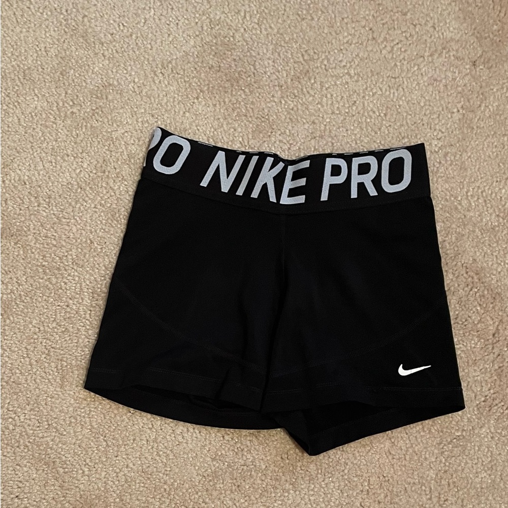 Used Black Women’s Nike Pros